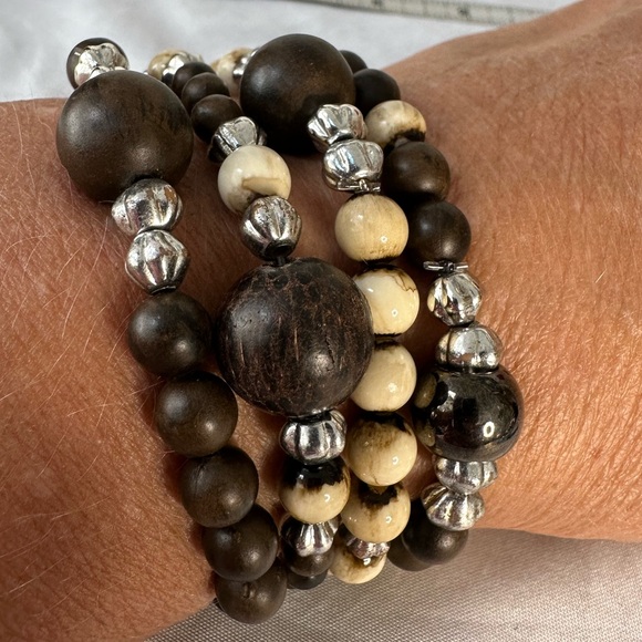 Set of 8 wooden bead stretch bracelets - Picture 4 of 4